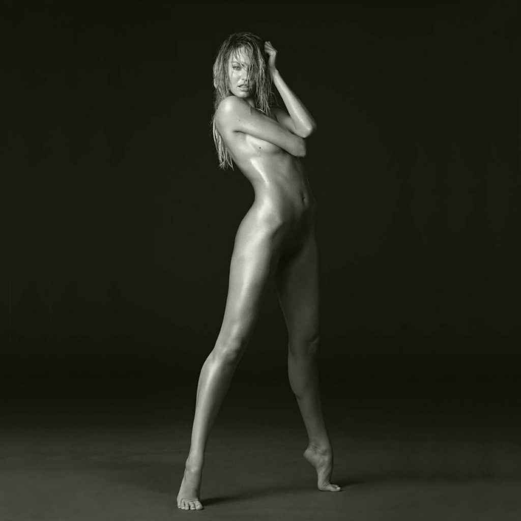 Candice Swanepoel nue dans "Angels 2018"