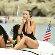 Draya Michele en maillot de bain sur un yacht
