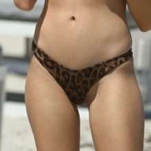 Jasmine Tosh en bikini à Miami Beach