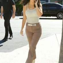 Kourtney Kardashian dans un pantalon moulant à Los Angeles