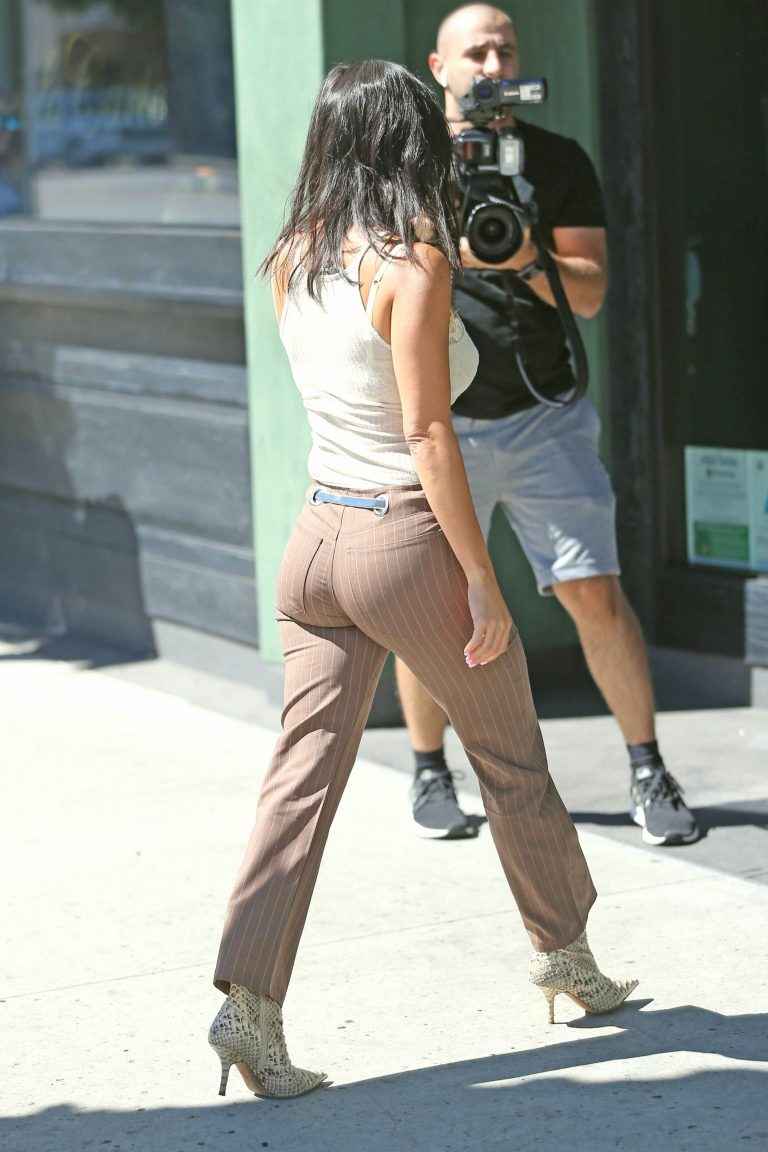 Kourtney Kardashian dans un pantalon moulant à Los Angeles