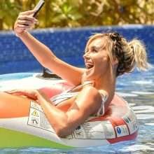 Laura Anderson en maillot de bain à Dubaï