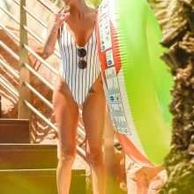 Laura Anderson en maillot de bain à Dubaï