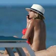 Laura Monroy bronze seins nus à Miami