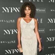Marquita Pring exhibe ses gros seins à la Fashion Week de New-York