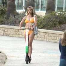 Rena Riffel en bikini à Marina Del Rey