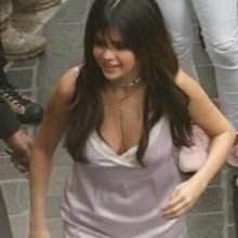 Selena Gomez dans une robe légère à Los Angeles
