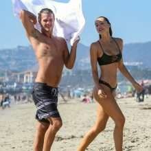 Alexis Ren en bikini à Santa Monica