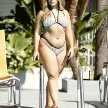 Ayesha Perry Iqbal en bikini à Los Angeles