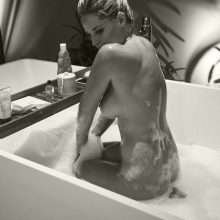 Genevieve Morton nue dans sa salle de bain, la galerie complète UHQ