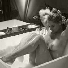 Genevieve Morton nue dans sa salle de bain, la galerie complète UHQ