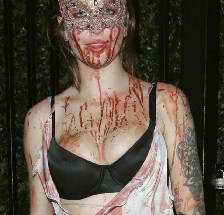 Ireland Baldwin super chaude pour Halloween