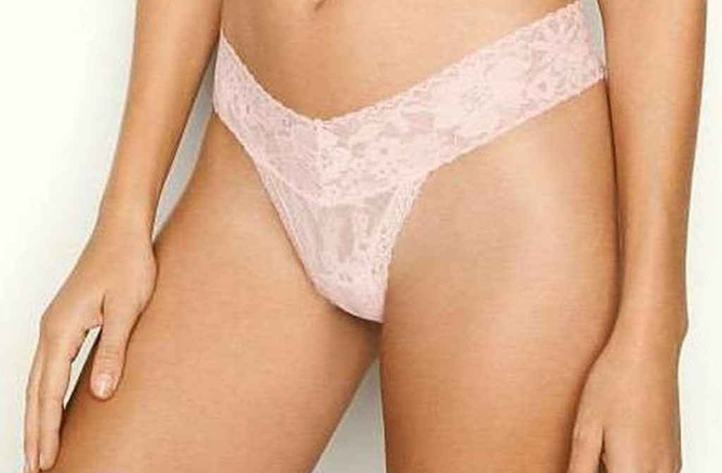 Josephine Skriver seins nus pour Victoria's Secret