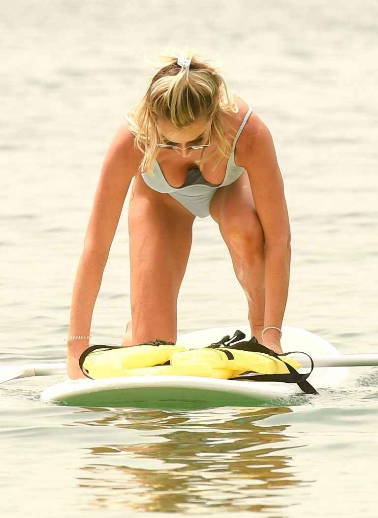 Laura Anderson en maillot de bain à Dubaï