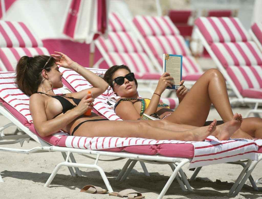 Natalia Alberto et une amie en bikini à Miami