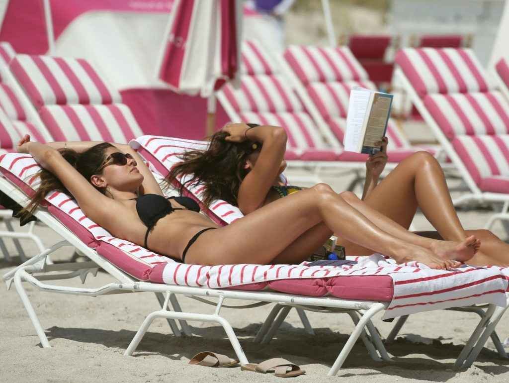 Natalia Alberto et une amie en bikini à Miami