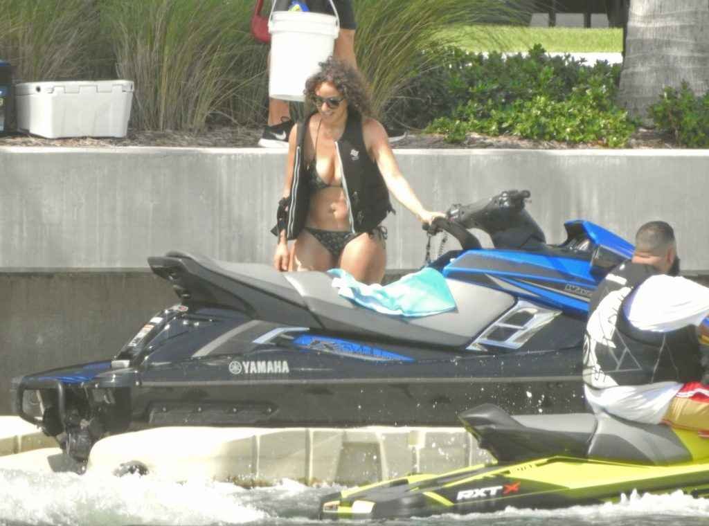 Nicole Tuck en bikini à Miami Beach