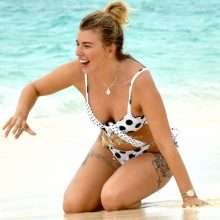 Olivia Buckland en bikini aux Maldives