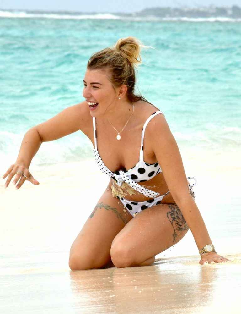 Olivia Buckland en bikini aux Maldives
