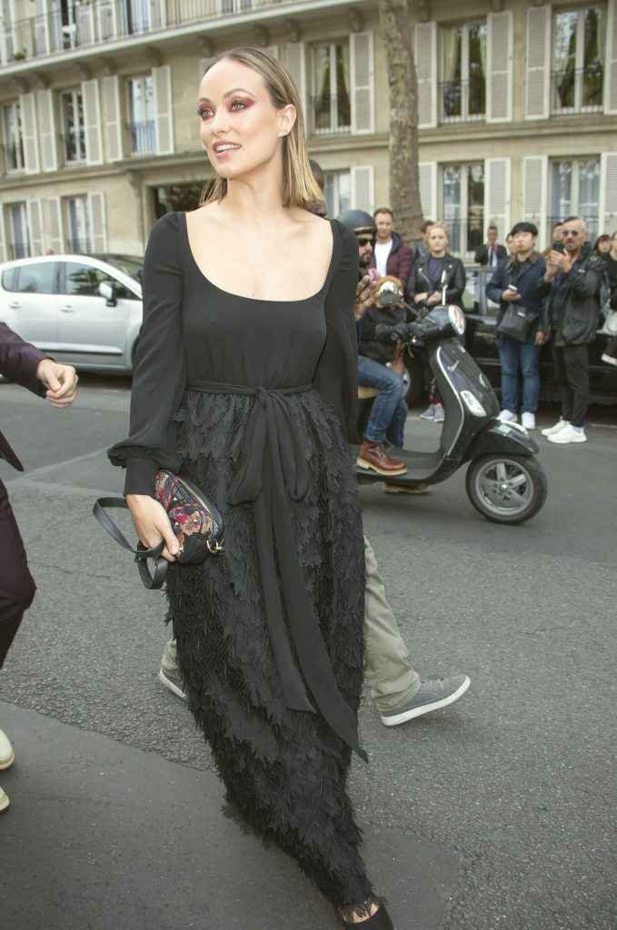 Olivia Wilde sans soutien-gorge à Paris