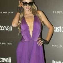Paris Hilton ouvre le décolleté à Milan