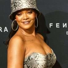 Rihanna ouvre le décolleté pour son anniversaire