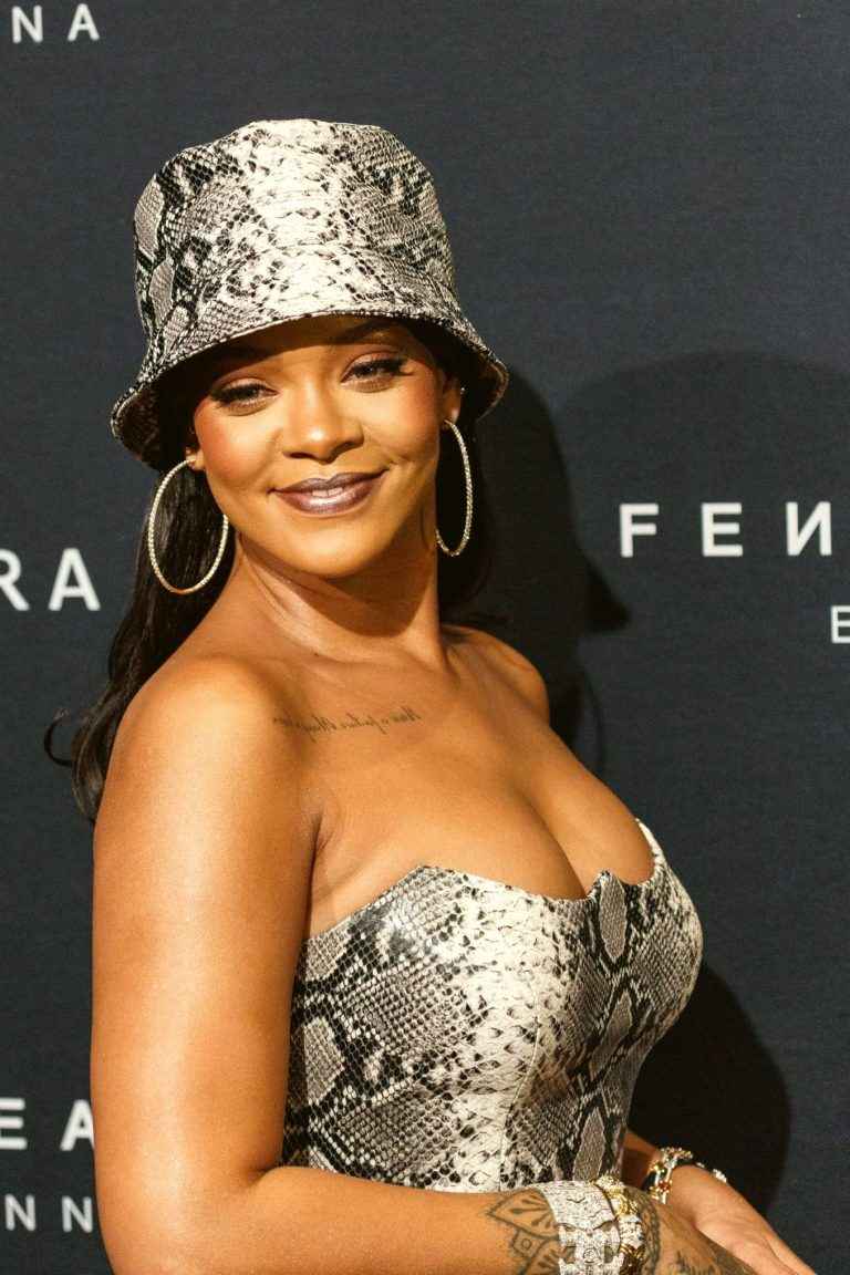Rihanna ouvre le décolleté pour son anniversaire