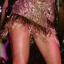 Rita Ora sexy en concert à Londres