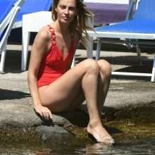 Sveva Alviti en maillot de bain à Ischia