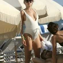 Vita Sidorkina en maillot de bain à Miami Beach