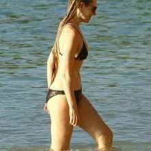 Zoe Salmon en bikini à La Barbade