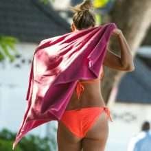 Chanelle McCoy en bikini à La Barbade