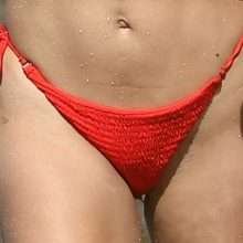 Hailee Lautenbach en bikini à Maui