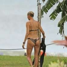 Kelly Rohrbach en bikini à Hawaii