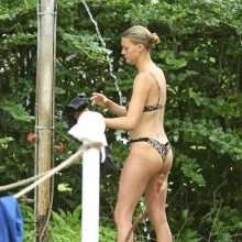 Kelly Rohrbach en bikini à Hawaii