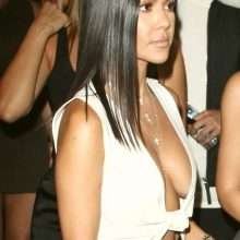 Kourtney Kardashian ouvre un large décolleté à Hollywood