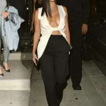 Kourtney Kardashian ouvre un large décolleté à Hollywood