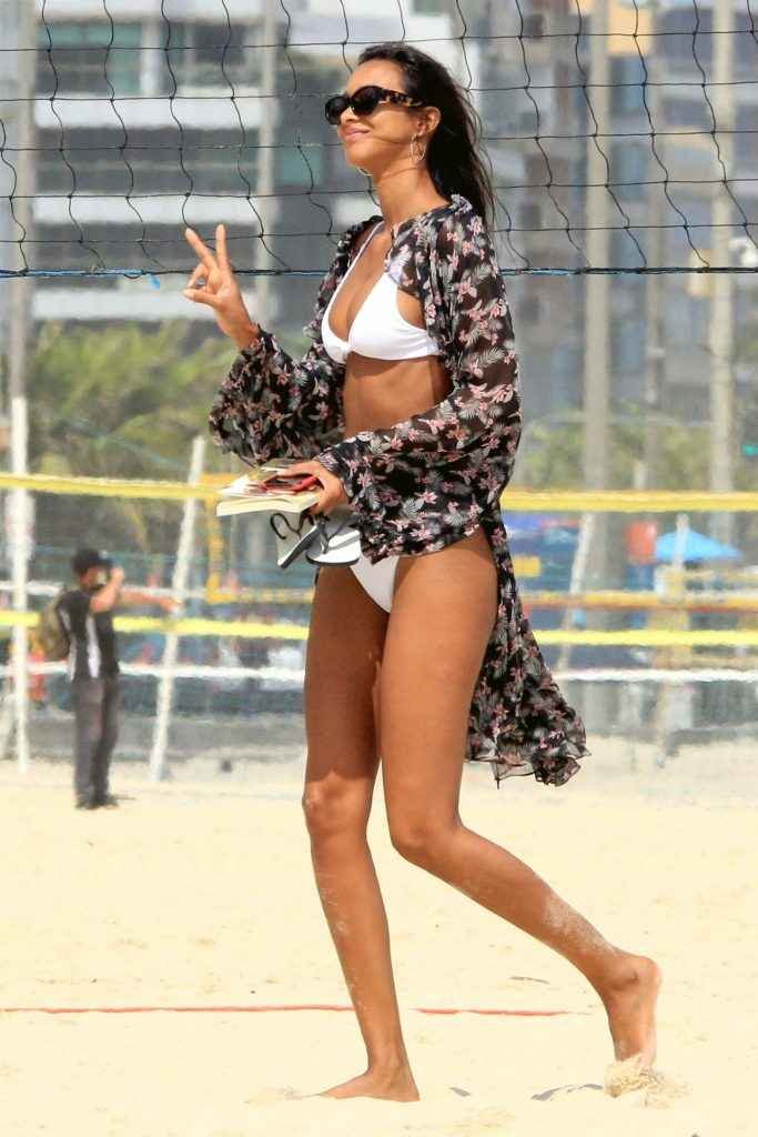 Lais Ribeiro en bikini à Rio