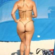 Maria Jade dans un bikini-string à Miami