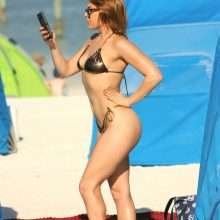 Maria Jade dans un bikini-string à Miami