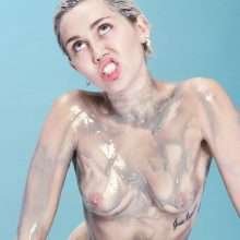 Miley Cyrus nue dans Paper Magazine, réédition UHQ