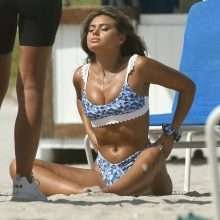 Sofia Jamora en maillot de bain à Miami Beach