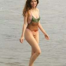 Blanca Blanco dans un maillot de bain transparent à Malibu