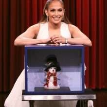 Jennifer Lopez ouvre le décolleté au Tonight Show