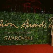 Kendall Jenner exhibe ses seins et sa petite culotte aux British Fashion Awards