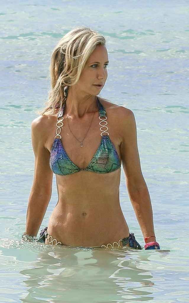 Lady Victoria Hervey en bikini à La Barbade