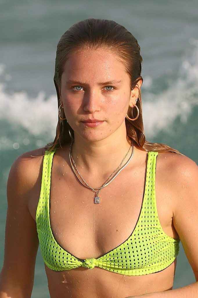 Sailor Brinkley Cook en bikini à Miami