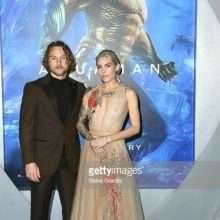 Skylar Grey seins nus par transparence lors de la première de "Aquaman" à Hollywood