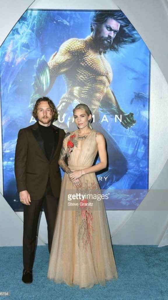 Skylar Grey seins nus par transparence lors de la première de "Aquaman" à Hollywood