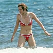 Oups, les seins de Bella Thorne sortent de son bikini